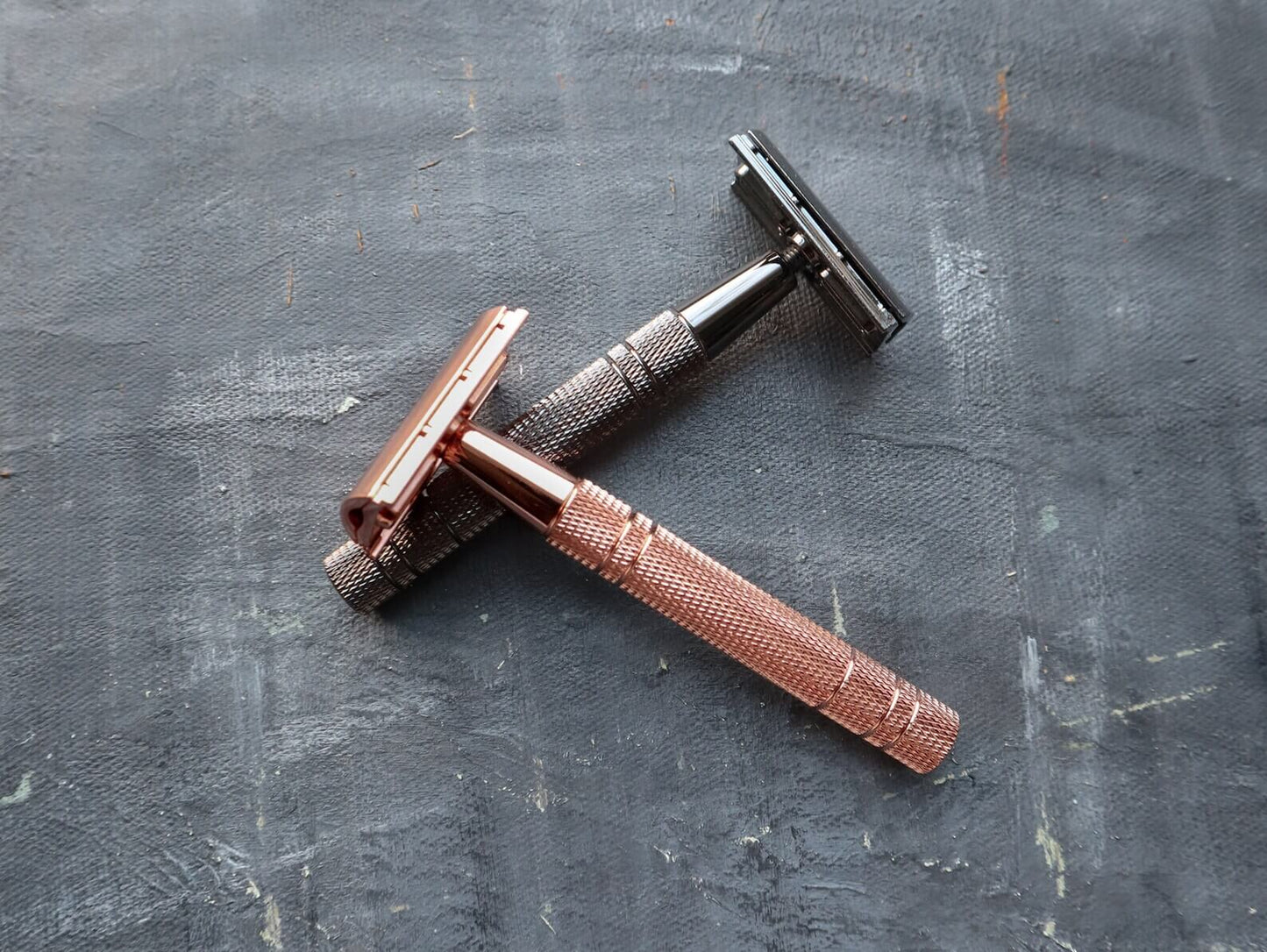 Double Edge Safety Razor - Rose Gold (5 Free Blades)